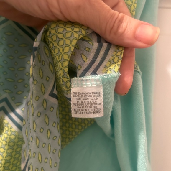 Women’s Blue and Green Chevron Pattern Sleeveless Top Size Medium - Picture 4 of 4